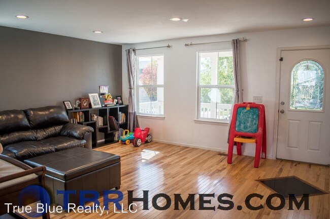 Building Photo - 4939 Spinning Wheel Dr