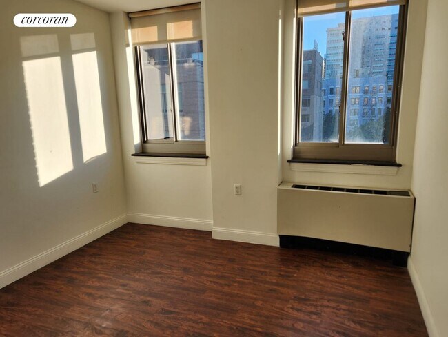 Foto del edificio - 327 E 101st St