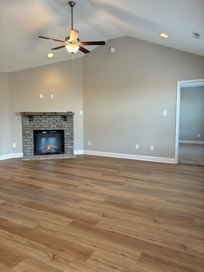 Building Photo - Knoxville 37918 - 3 bedroom, 2 bath home -...