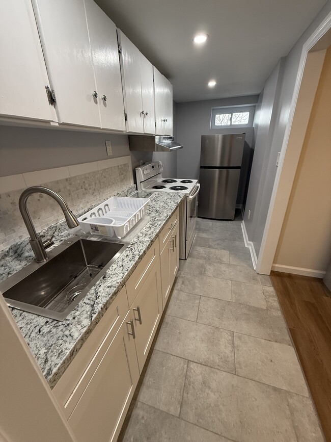 Building Photo - 18 Porter Rd