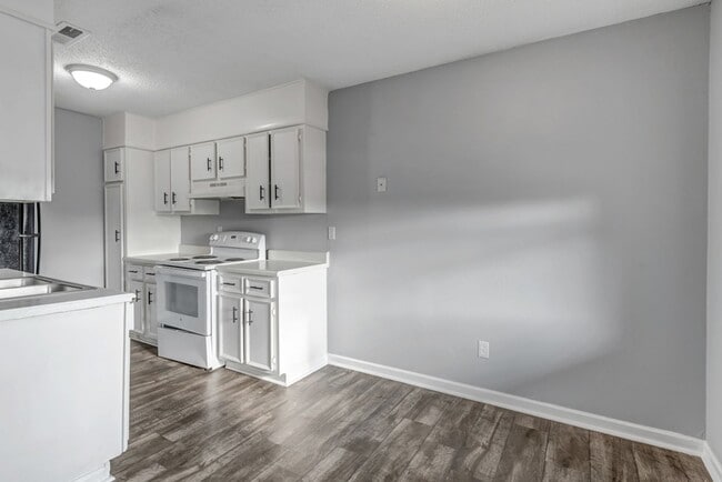 Building Photo - Recently Renovated Units in Decatur, AL