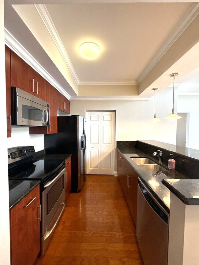 Foto del edificio - Fifth & Poplar - T.R. Lawing Realty Property