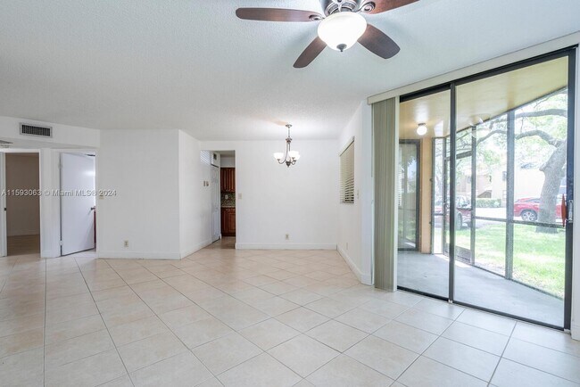 Building Photo - 15575 N Miami Lakeway