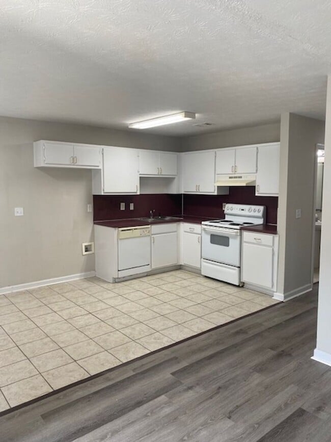 Building Photo - Cute, Cute, Cute Three Bedroom