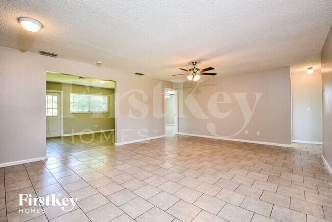 Building Photo - 656 Canal Dr