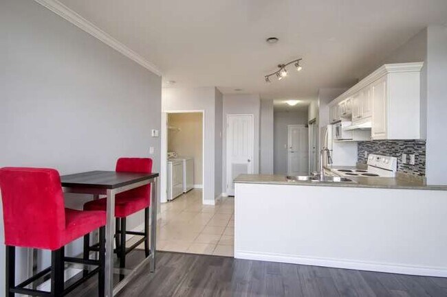 Building Photo - BRIGHT AND SPACIOUS ONE BEDROOM