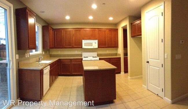 Foto del edificio - 5 br, 3.5 bath House - 1927 Cedar Falls Ave