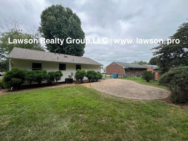 Foto del edificio - Charming and Clean- Hollins Three Bedroom ...