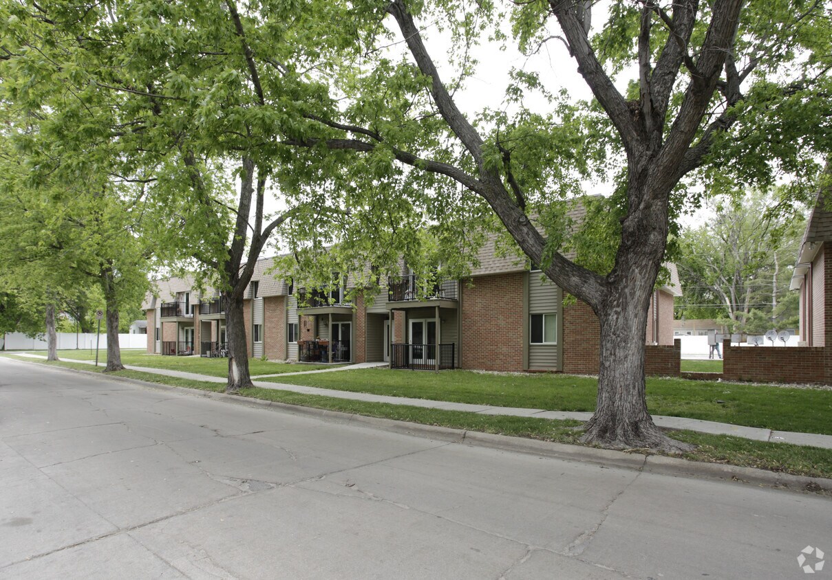 Building Photo - 8316 Underwood Ave