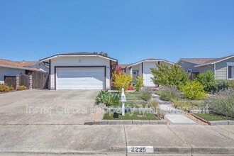 Building Photo - 2225 Mt Whitney Dr