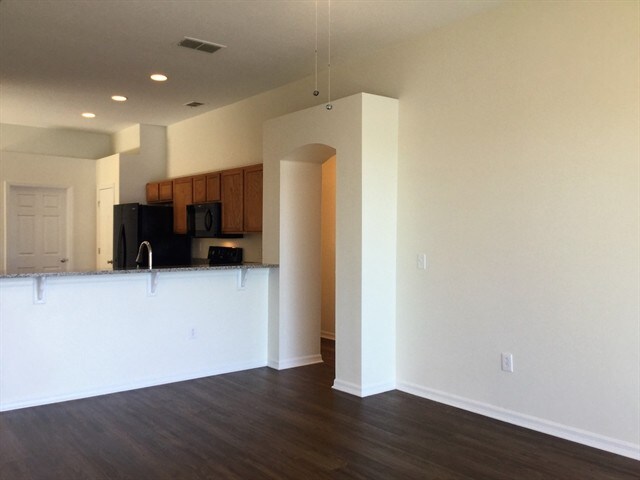 Foto del edificio - 3319 Benson Park Blvd