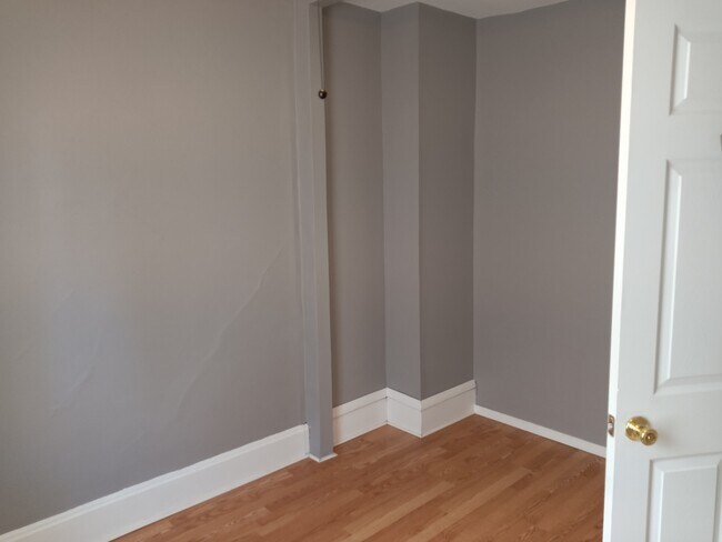 Bedroom - 1111 Hart St