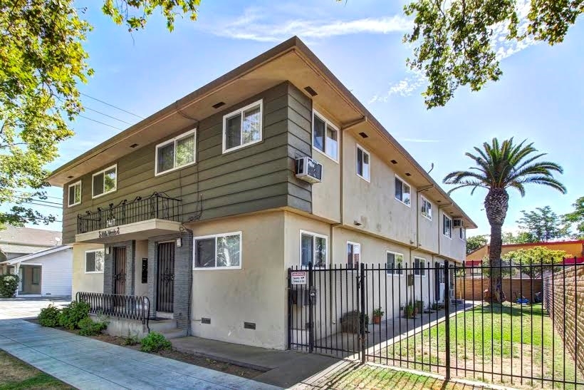 Building Photo - Villa Verde