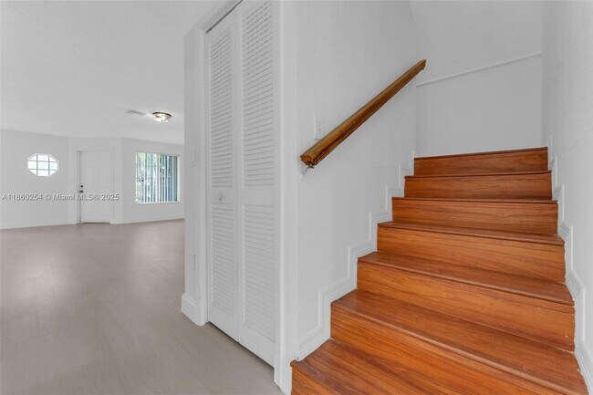 Foto del edificio - 9745 NW 37th St