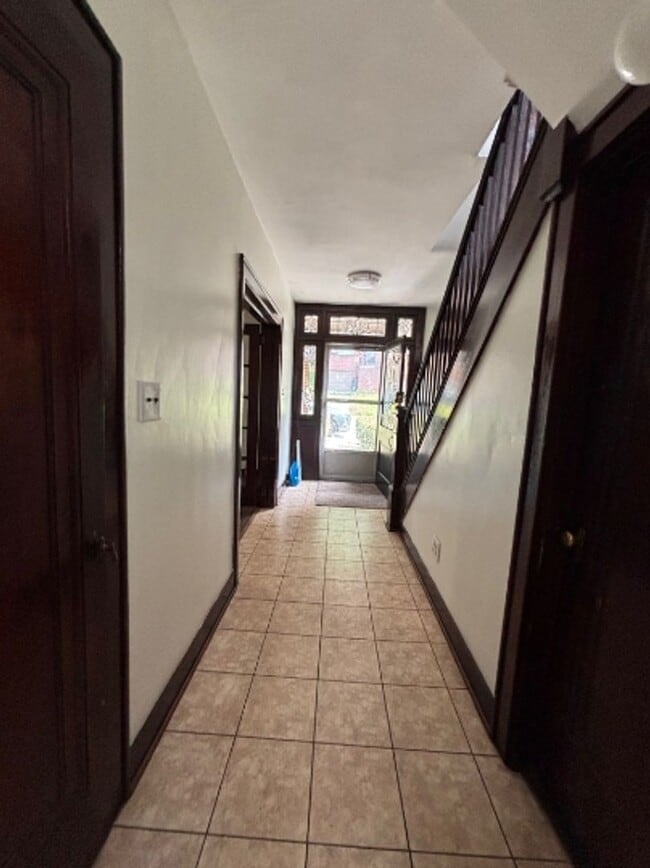 Foto del edificio - 2728 Woodstock Ave