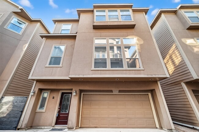 Building Photo - 1002 W 22nd St