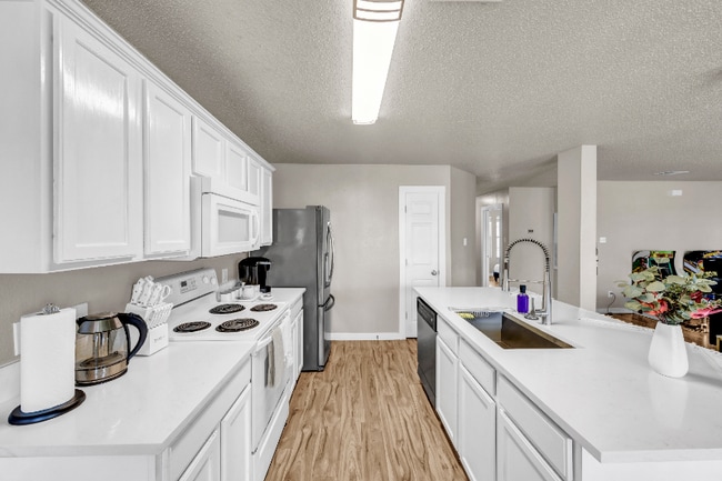 Building Photo - 9924 George Washington Dr