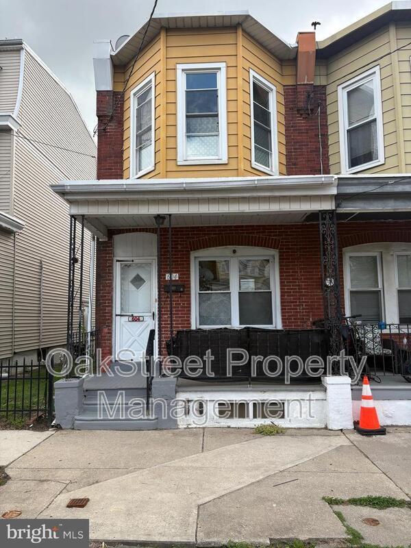Building Photo - 604 Hunter St