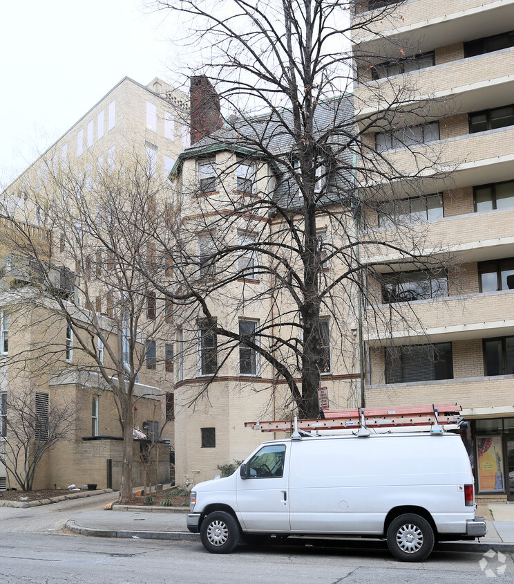 Building Photo - 1331 18th St NW