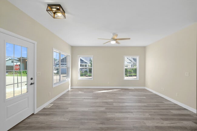 Building Photo - 13 Starboard St