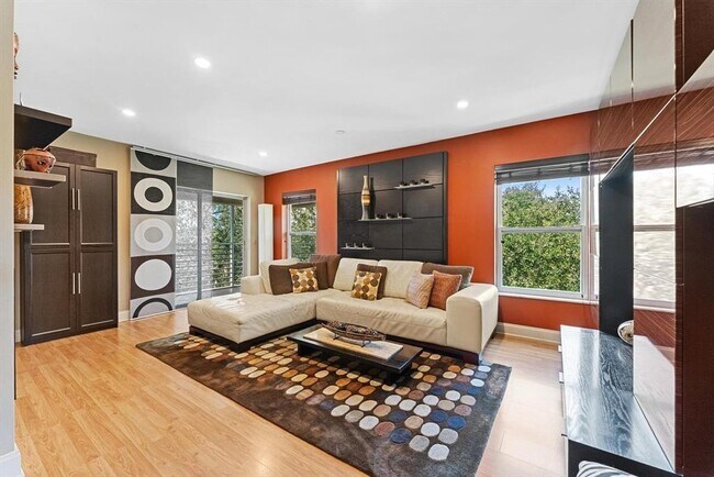 Foto del edificio - 2451 SW 82nd Ave