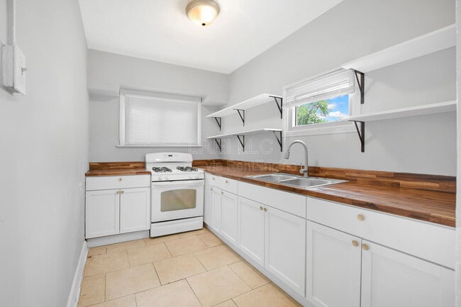 Foto del edificio - 627 S 38th St