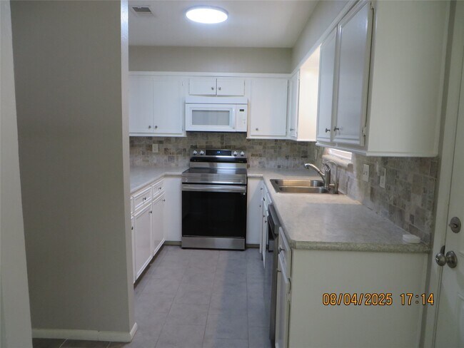 Foto del edificio - 8716 Club House Dr