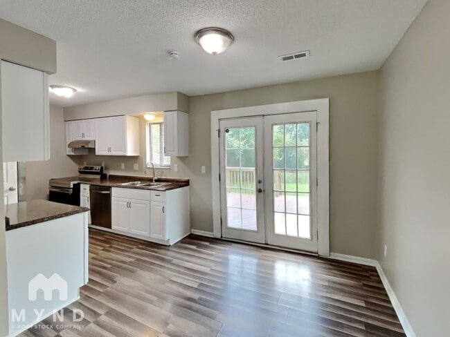 Building Photo - 3035 Falcon Bridge Dr