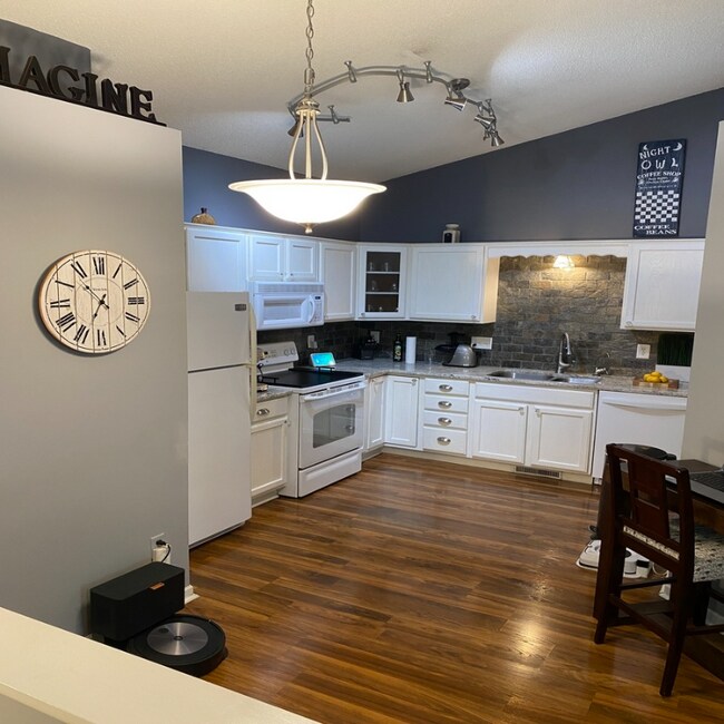 Foto del edificio - 21783 Linden Way