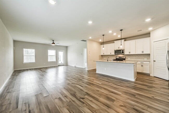 Building Photo - 8515 Lake Groove Ln