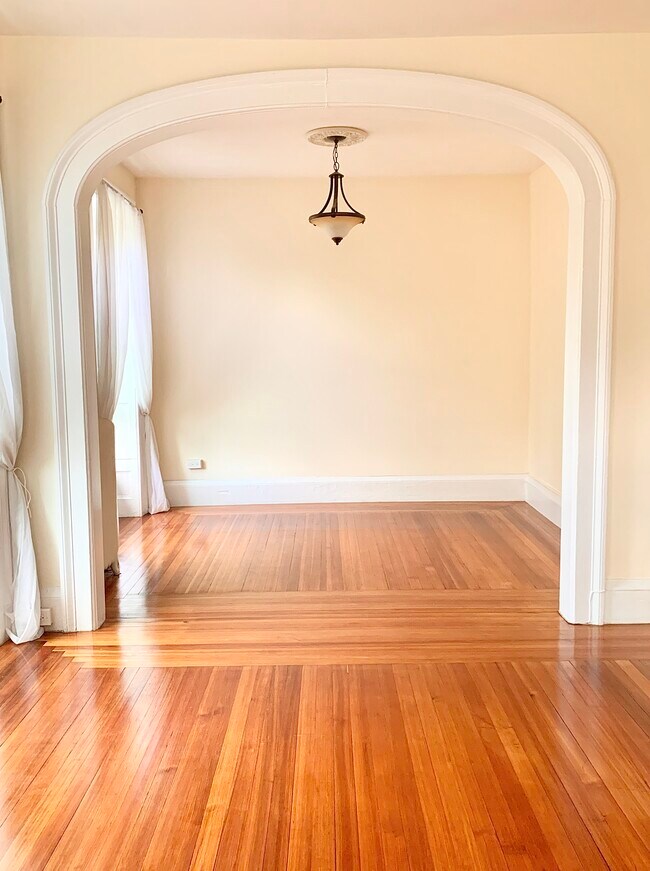 Side living space - 1 Washington Pl