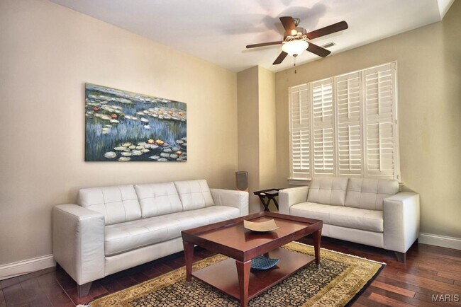 Foto del edificio - 6451 Clayton Rd