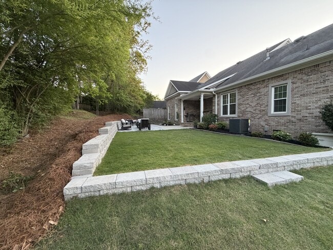 Building Photo - 831 Willow Lake