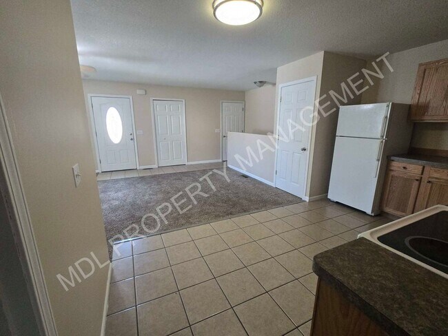 Foto del edificio - 4-Bedroom Duplex in Midland