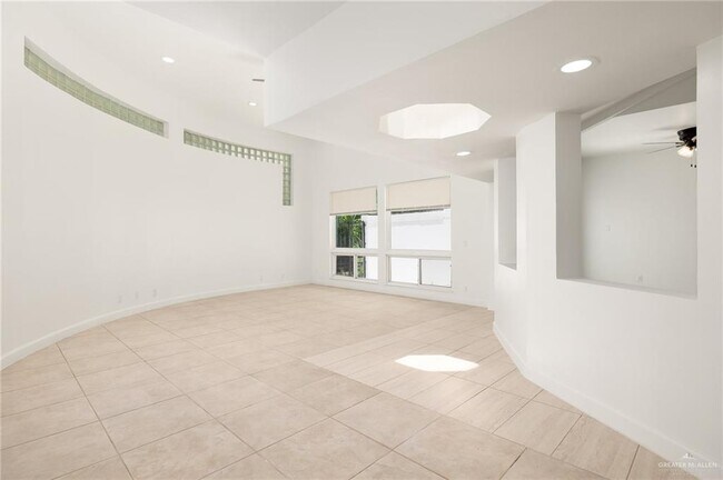 Foto del edificio - 112 W Shasta Ave