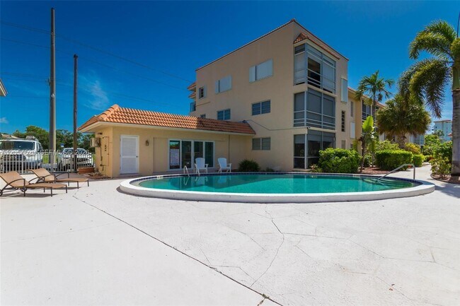 Foto del edificio - 331 SW 8th St