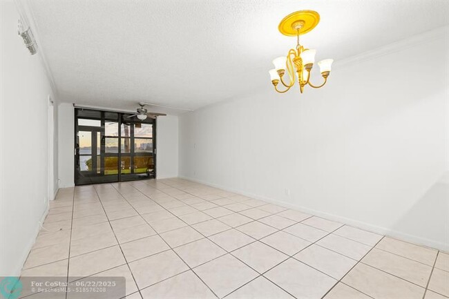 Building Photo - 110 Lake Emerald Dr
