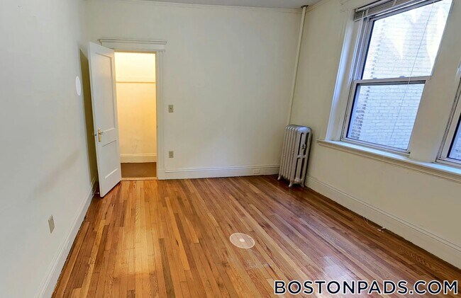 Building Photo - 195 Park Dr