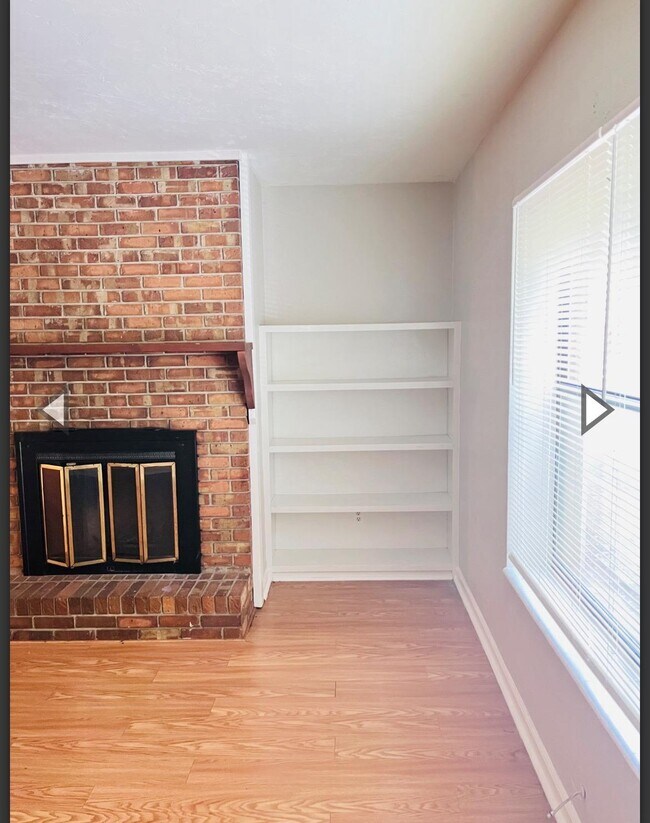 Foto del edificio - 581 Holyoke Ct