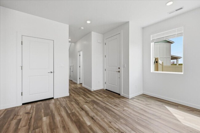 Foto del edificio - Brand New 3 Bed 3 Bath Townhome