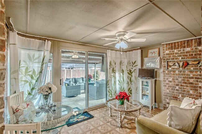 Building Photo - 4869 Del Aire Dr
