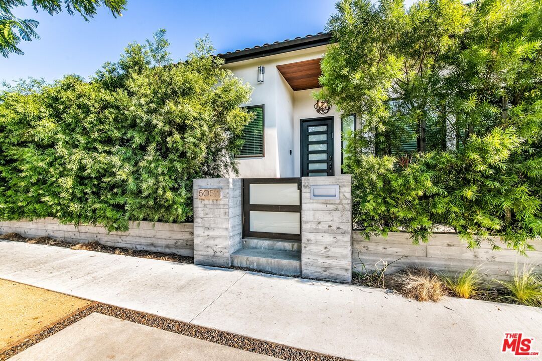 Primary Photo - 5059 Hesperia Ave