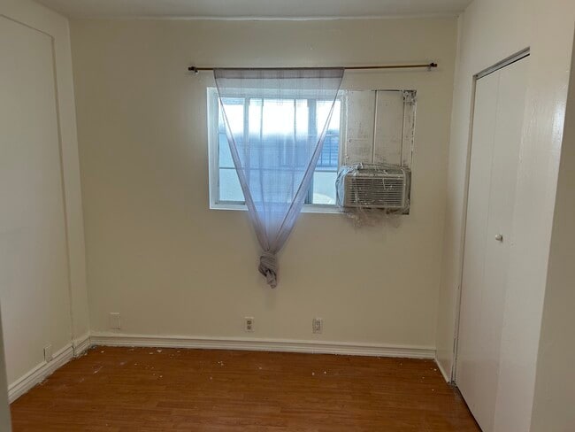 Building Photo - 2586 Loma Vista Dr