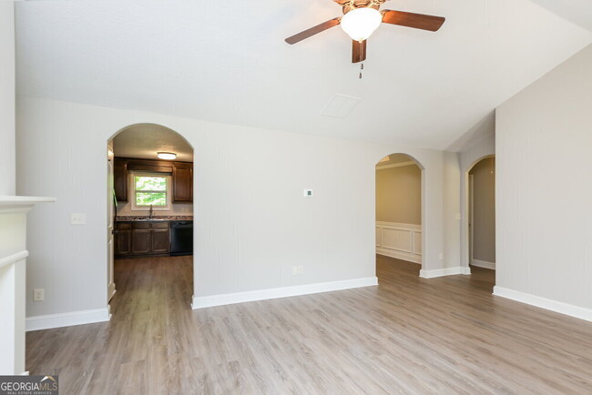Building Photo - 1637 Deer Creek Ln