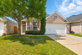 Building Photo - 15931 Pleasant Green Cir