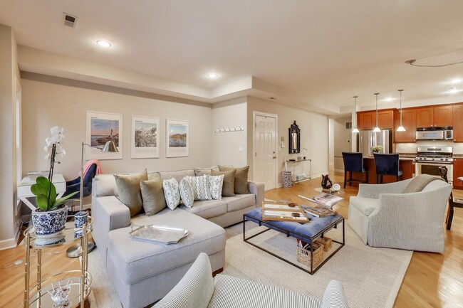 Foto del edificio - 1529 N Mohawk St