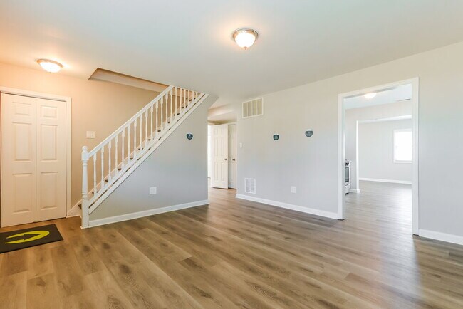 Building Photo - 25 Dunmore Ave