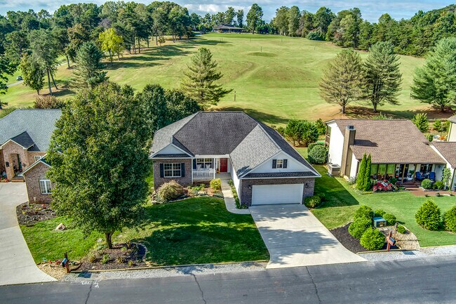 Foto del edificio - 134 Daleyuhski Way