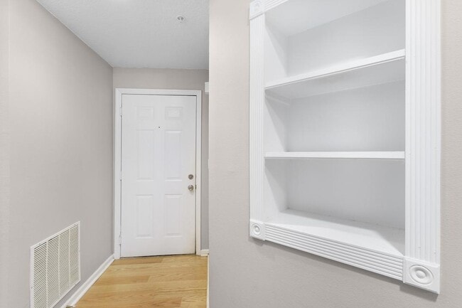 Building Photo - 5303 Bay Club Cir