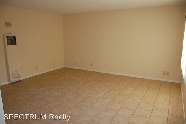 Building Photo - 19 Oak St